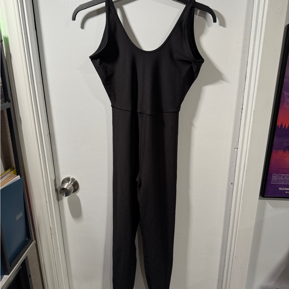 Black Scoop Neck Sleeveless  workout Jumpsuit - Picture 2 of 5